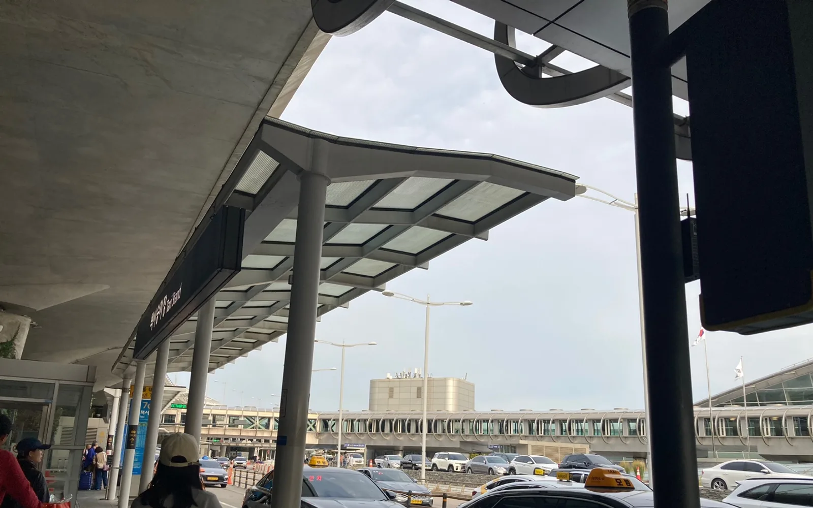 Official taxi boarding area outside Incheon Airport Terminal 1