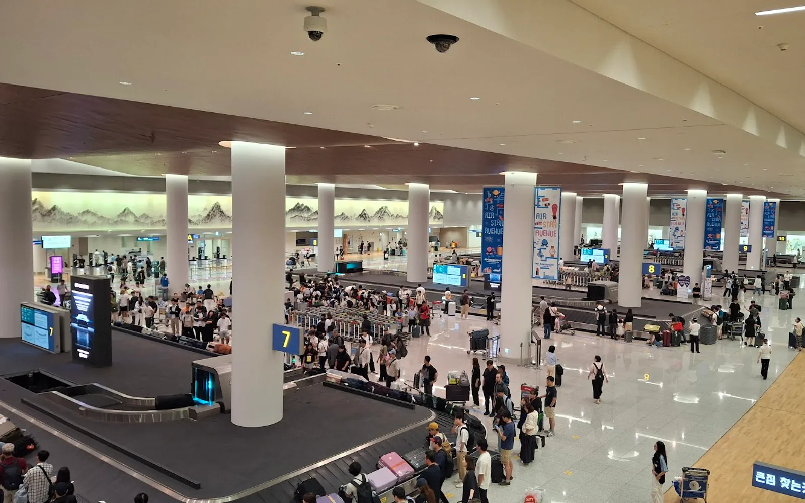 Baggage claim in Incheon Airport Terminal 2 arrivals