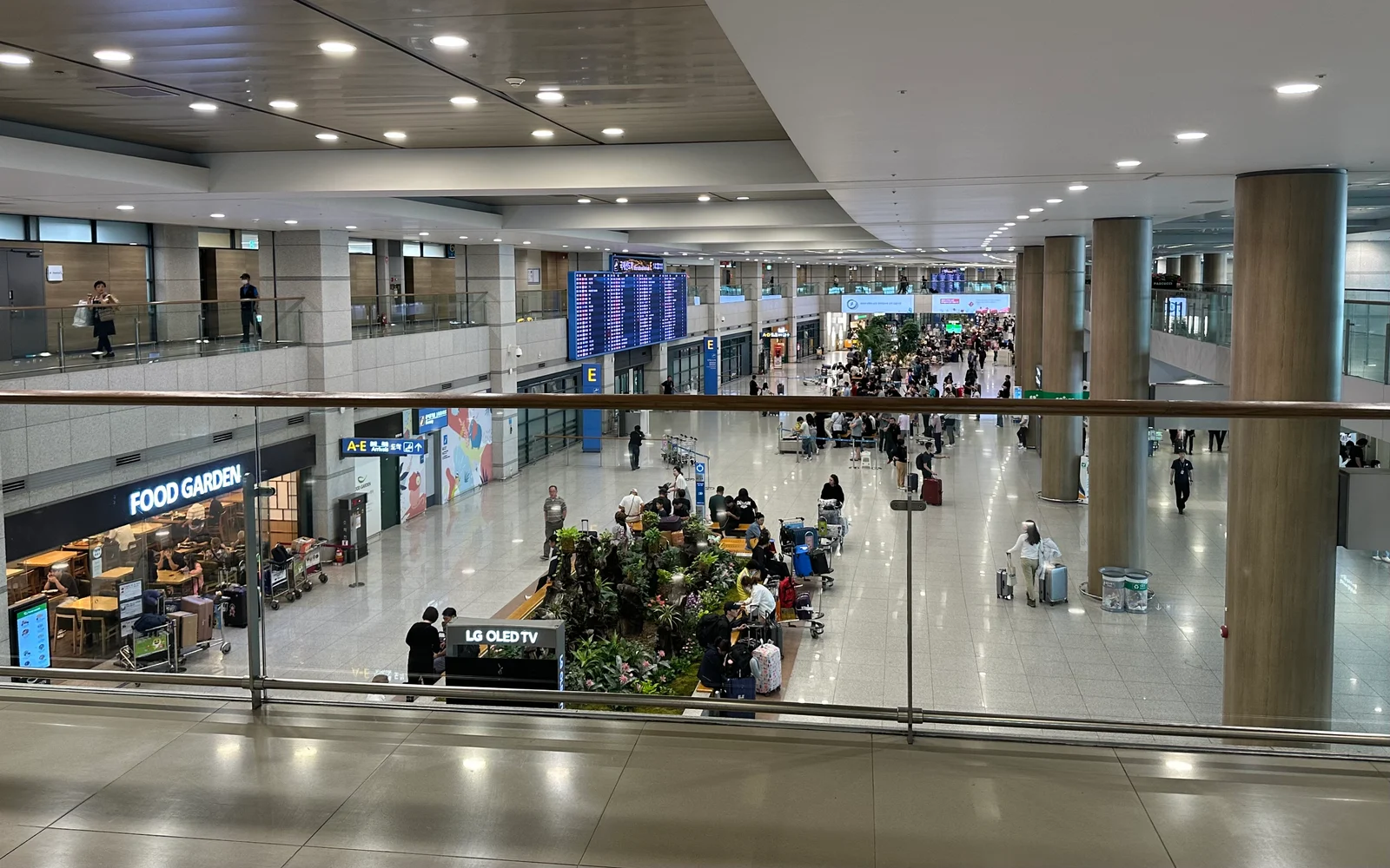 The public arrivals area in Incheon Airport Terminal 1