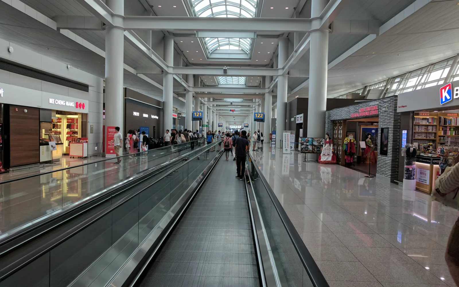 Concourse moving walkway and gate signs 121 and 122