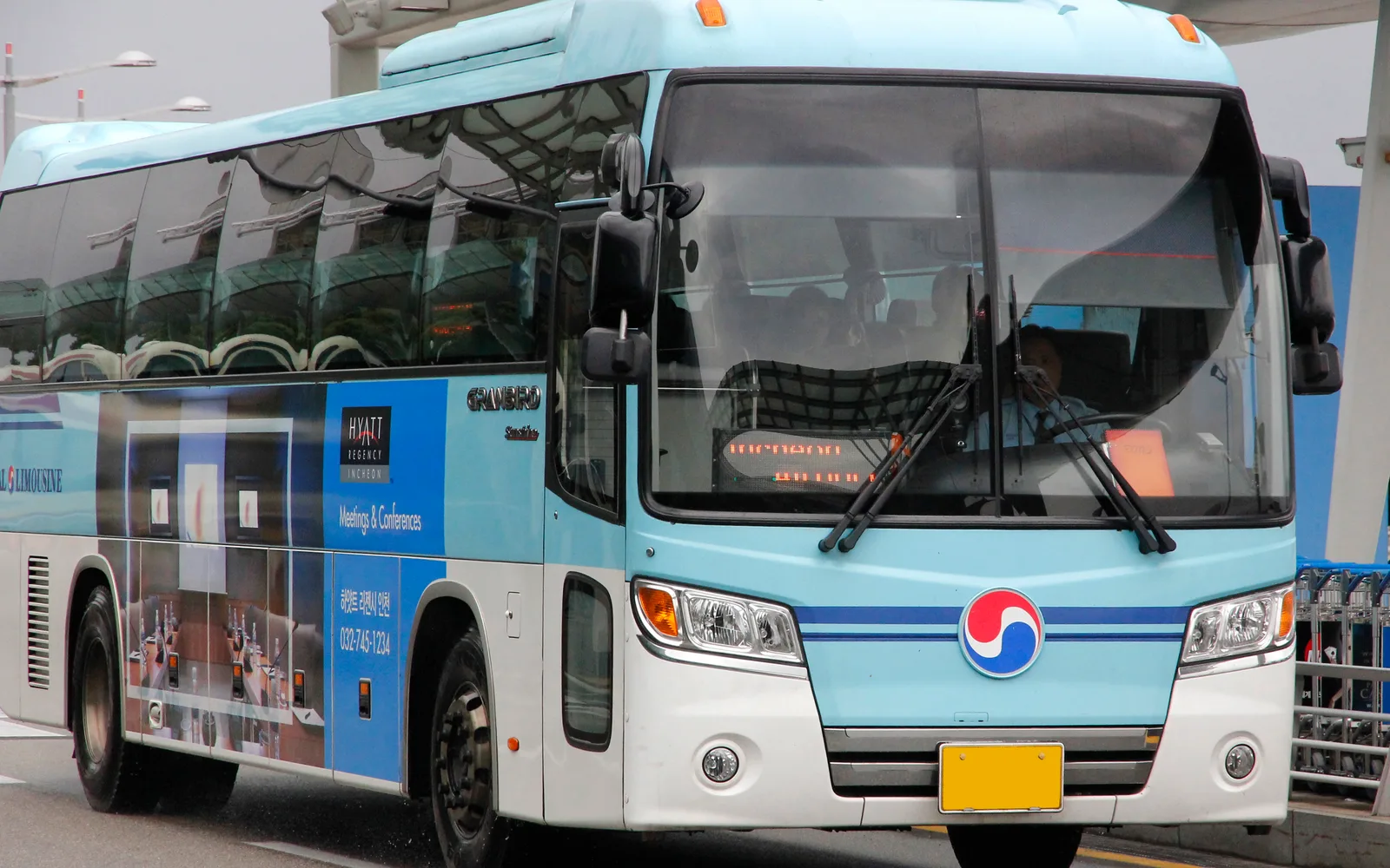 Airport limousine coach at Incheon Airport in a 2012 photograph