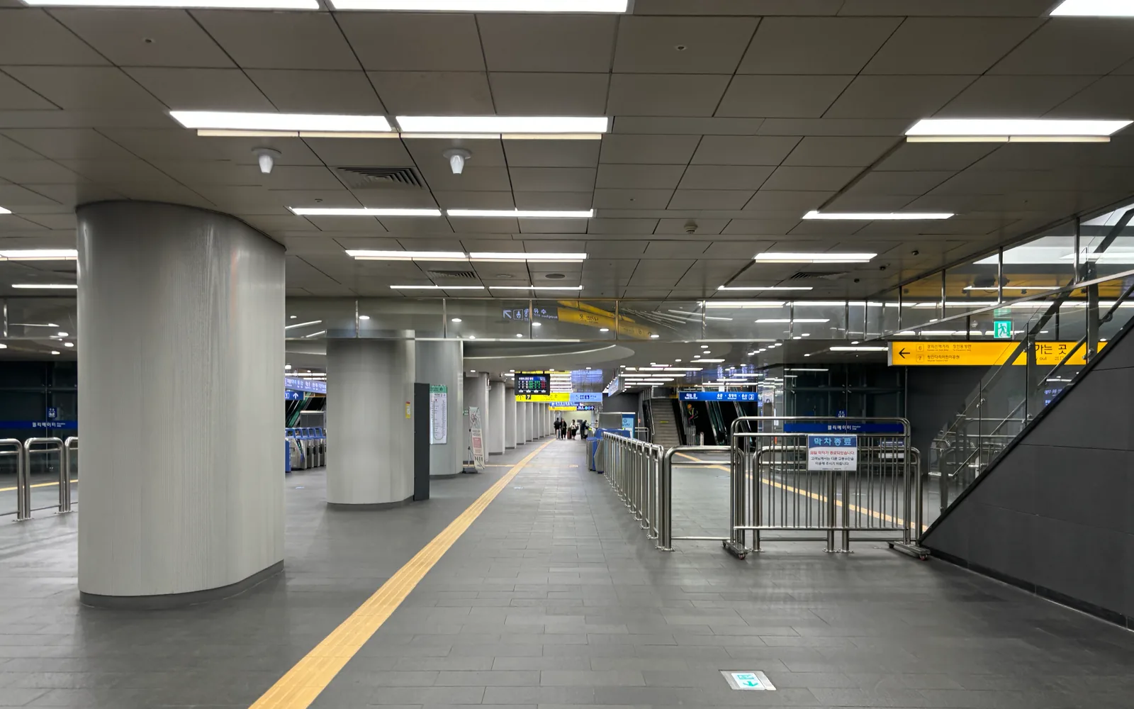 Concourse at Hongik University Station with tactile paving and fare gates